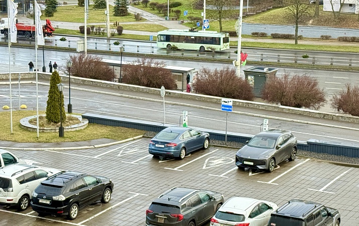 БОЛЬШАЯ АВТОСТОЯНКА